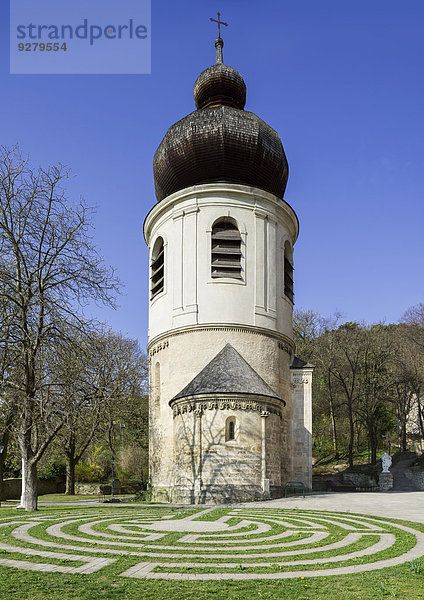 Romanischer Karner bei der Pfarrkirche St. Othmar  Mödling  Niederösterreich  Österreich