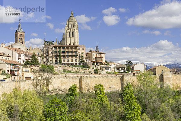 Kathedrale von Segovia und Altstadt  Segovia  Kastilien und León  Spanien