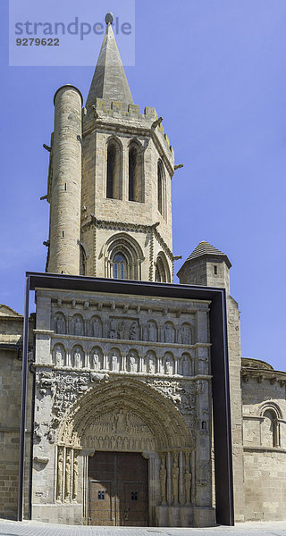 Südportal mit romanischem Skulpturenschmuck der Pfarrkirche Santa María la Real  Sangüesa  Navarra  Spanien