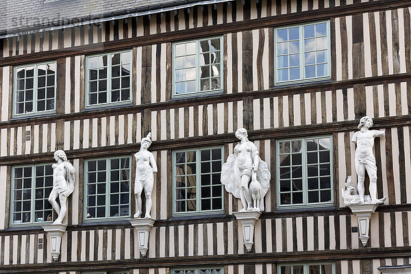 Frankreich Wohnhaus Fassade Hausfassade Figur Dekoration Hälfte Rouen Seine-Maritime