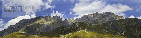 Panoramablick auf die Berge rund um den Gebirgspass Col du Galibier  Département Savoie  Frankreich
