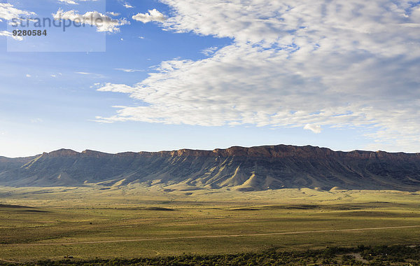 Landschaft beim Trockenfluss Tsauchab  Naukluft  Namibia