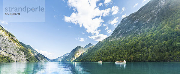 Schiffe auf dem Königssee  Nationalpark Berchtesgaden  Berchtesgadener Land  Oberbayern  Bayern  Deutschland