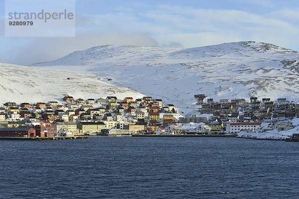 Hafen Berg Gebäude frontal Norwegen Insel