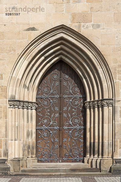 Eingangsportal der Pfarrkirche St. Johann  14. Jh.  Osnabrück  Nordrhein-Westfalen  Deutschland