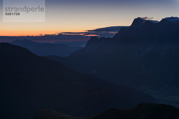 Zugspitze im Morgenlicht  Berwang  Lechtal  Außerfern  Tirol  Österreich
