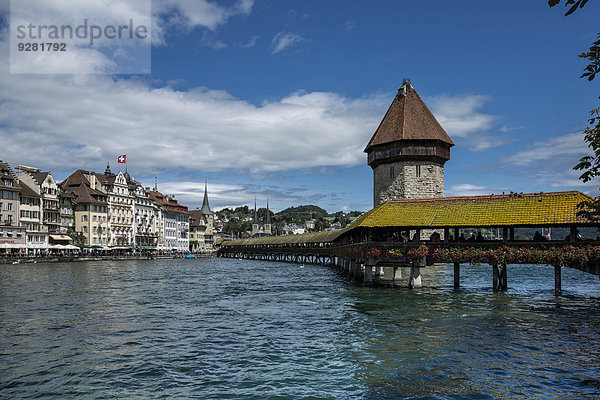 Wasser über Brücke Luzern Schweiz