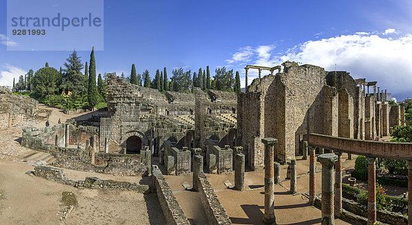 Die Rückseite des römischen Theaters  Mérida  Extremadura  Spanien