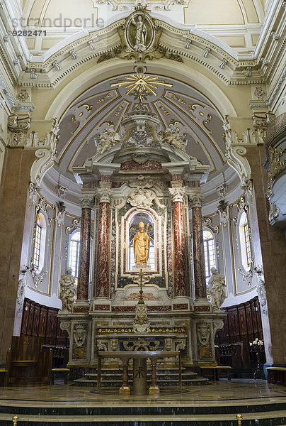 Chor mit Barockaltar  Kollegiatskirche San Martino  Barock  Martina Franca  Apulien  Italien