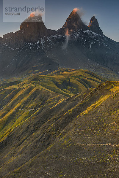 Aiguilles d'Arves Berg in der Morgendämmerung  Pelvoux  Dauphiné Alpen  Département Savoie  Frankreich