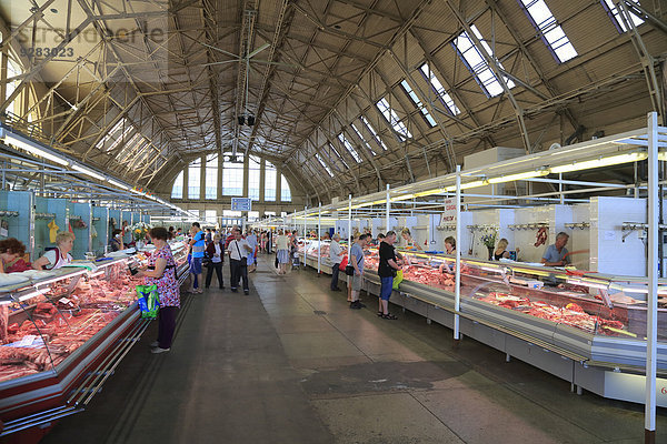 Halle mit Fleischprodukten  Zentralmarkt  Riga  Lettland