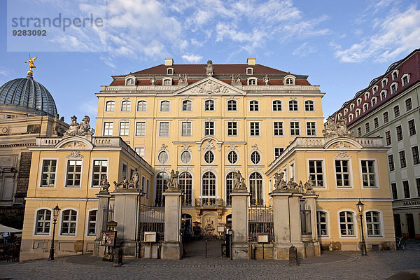 Das Coselpalais  spätbarockes Palais und Restaurant in der Altstadt am Neumarkt  Dresden  Sachsen  Deutschland