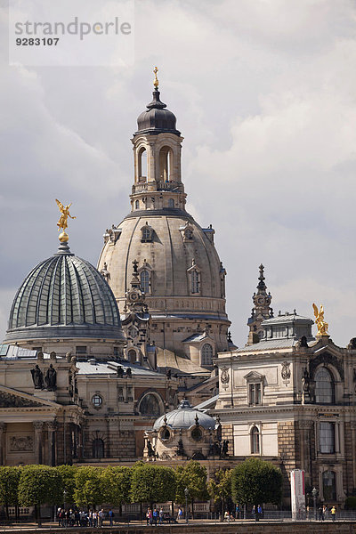 Frauenkirche und Kunstakademie  Dresden  Sachsen  Deutschland
