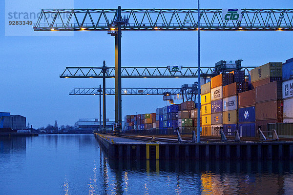 Containerterminal Dortmund oder CTD  im Hafen  Dortmund  Ruhrgebiet  Nordrhein-Westfalen  Deutschland