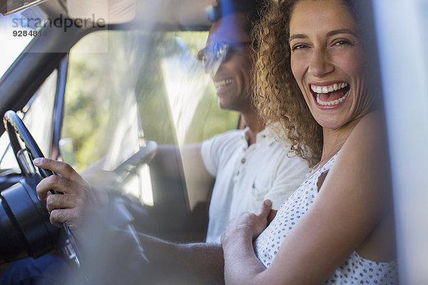 Gemeinsames Fahren im Auto