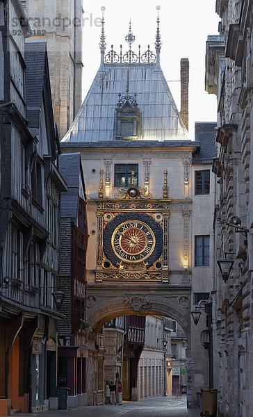 Frankreich Uhr groß großes großer große großen Torbogen Renaissance Rouen Seine-Maritime