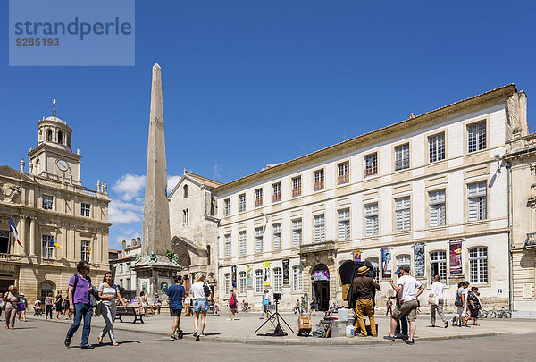 Der Platz Place de la Republique in der Altstadt von Arles  Département Bouches-du-Rhône  Provence-Alpes-Côte d'Azur  Südfrankreich  Frankreich