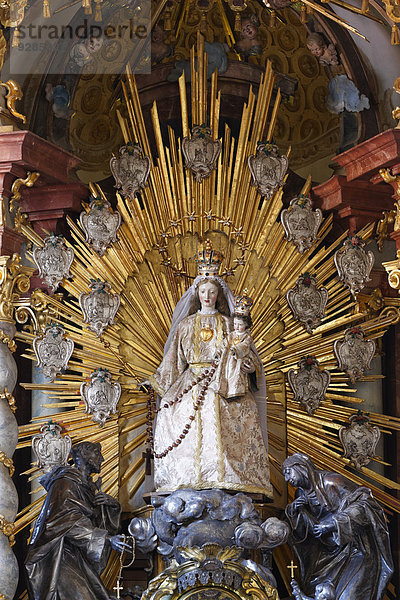 Madonna im Hauptaltar der Klosterkirche  Kloster Altenhohenau  Griesstätt  Chiemgau  Oberbayern  Bayern  Deutschland