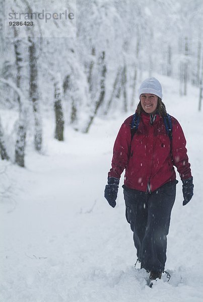 Frau Winter lächeln gehen