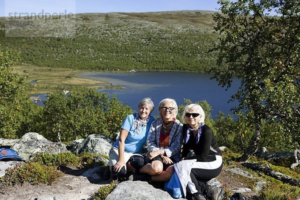 Senior Senioren Frau wandern 3