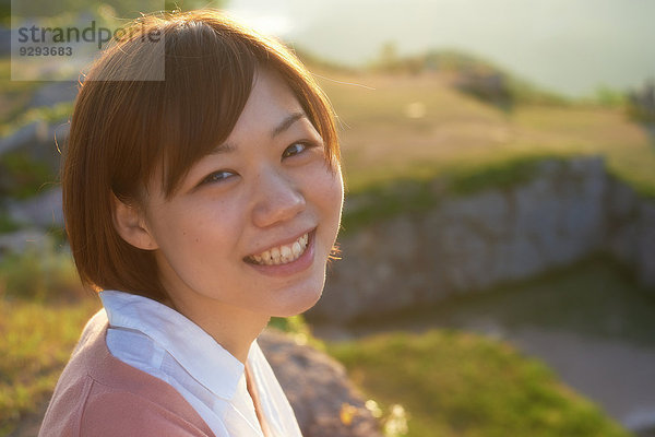 Frau sehen Ländliches Motiv ländliche Motive Blick in die Kamera jung japanisch