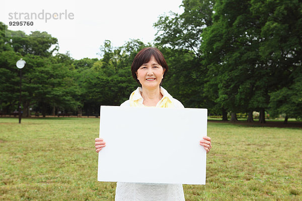 Senior Senioren Frau Weißwandtafel Erwachsener japanisch