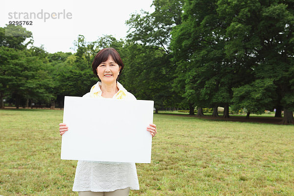 Senior Senioren Frau Weißwandtafel Erwachsener japanisch