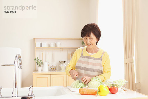 Senior Senioren kochen Frau Erwachsener japanisch