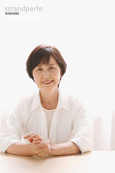 Senior Senioren Frau Fenster Erwachsener japanisch