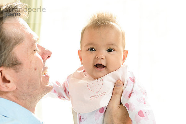 Neugeborenes neugeboren Neugeborene Wohnhaus Menschlicher Vater