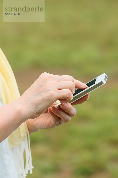 Senior Senioren Frau Erwachsener japanisch Smartphone