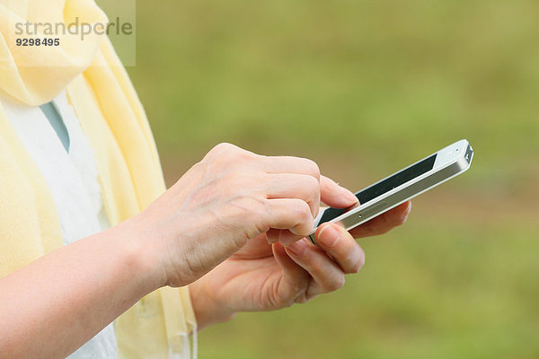 Senior Senioren Frau Erwachsener japanisch Smartphone