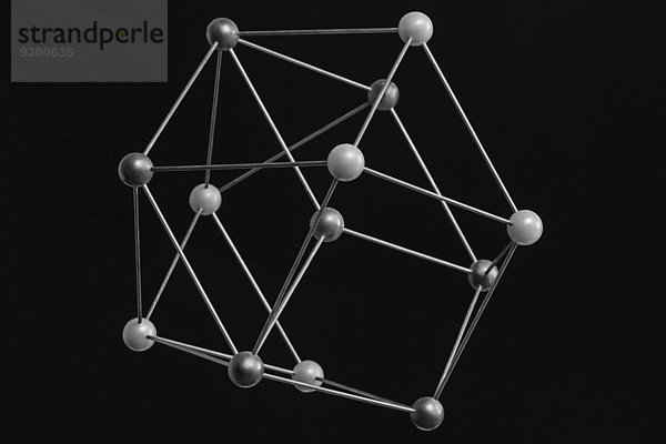 Molekülstruktur vor schwarzem Hintergrund