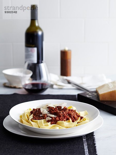 Bologneser Ragout mit Tagliatelle und Rotwein