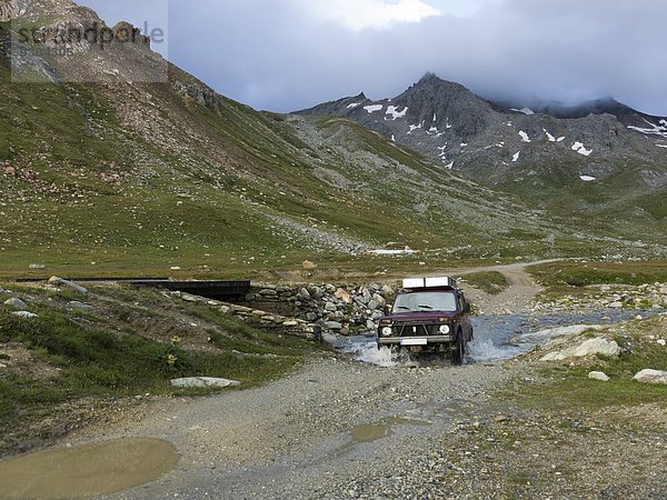 Geländewagen  Col de Sommeiller  Cottische Alpen  Westalpen  Alpen  Piemont  Italien  Europa