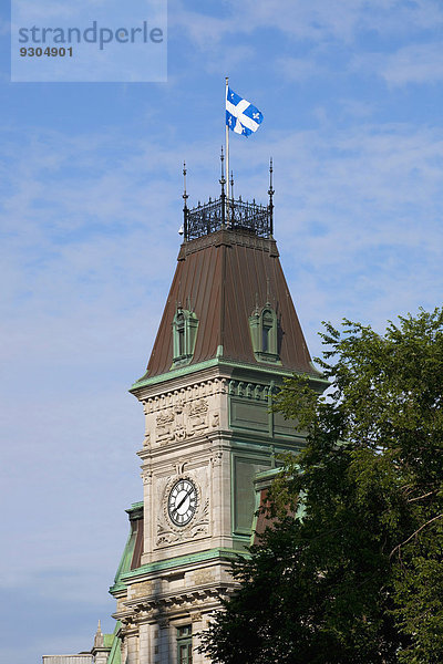 Regierungsgebäude mit Quebec-Flagge  Oberstadt  Québec  Kanada