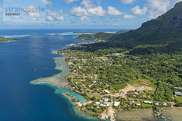 Ansiedlung an der Küste  Luftaufnahme  Bora Bora  Französisch Polynesien