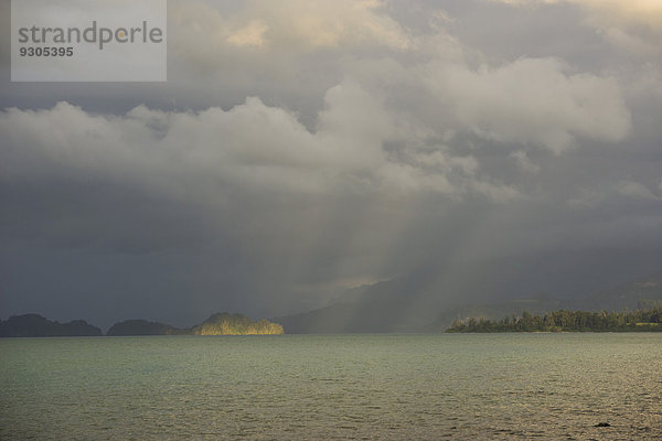 Abendstimmung mit Gewitterwolken am Lago Puyehue  Puyehue  Región de los Lagos  Chile