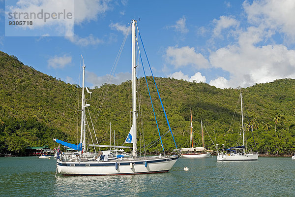 Boote im Hafen  Marigot Bay  Castries  St. Lucia