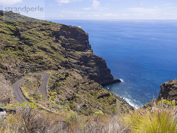 Steile Felsschluchten an der Camino del Prois  Straße zur Piratenbucht  Tijarafe  La Palma  Kanarische Inseln  Spanien