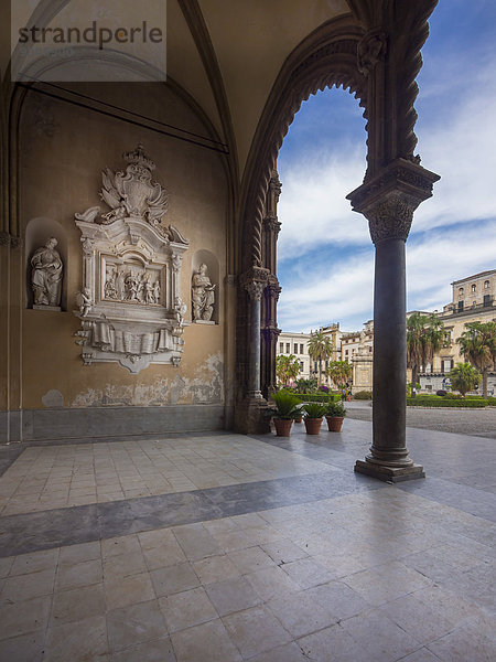 Reliefs in der Kathedrale von Palermo oder Cattedrale Maria Santissima Assunta  Corso Vittorio Emanuele  Palermo  Sizilien  Italien