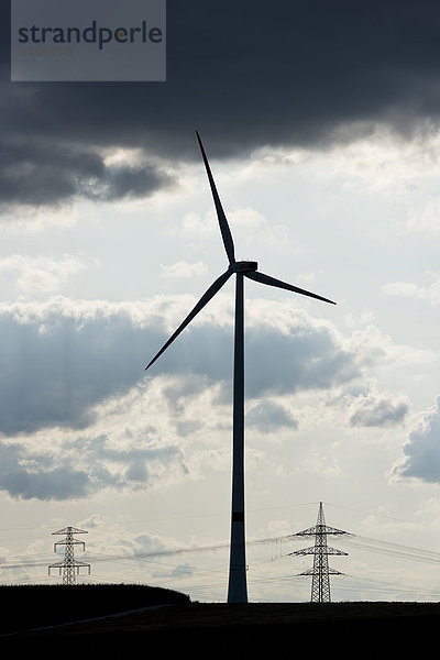 Windturbine Windrad Windräder Silhouette Stange Bayern Deutschland Stärke