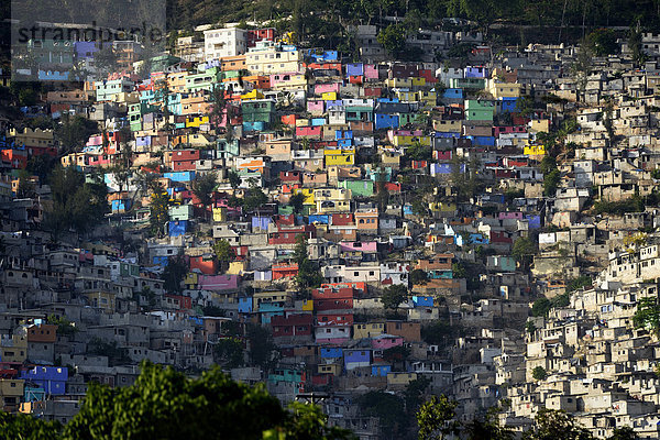 Gebäude streichen streicht streichend anstreichen anstreichend Ghetto Helligkeit Haiti