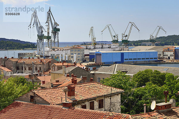 Dach beladen Hafen Europa über Großstadt Ansicht Kroatien Istrien