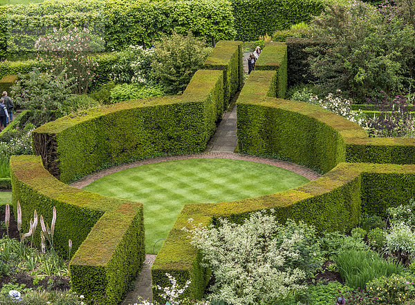 Rondel im Rosengarten von Sissinghurst Castle  Grafschaft Kent  England  Großbritannien