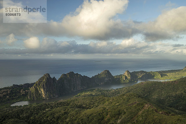 Linderalique Felsen vor Küste  Hienghène  Nordprovinz  Grande Terre  Neukaledonien