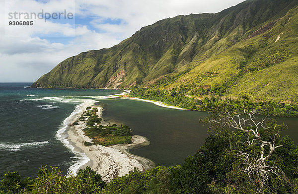 Landschaft mit Strand an Küste  Grande Terre  Neukaledonien