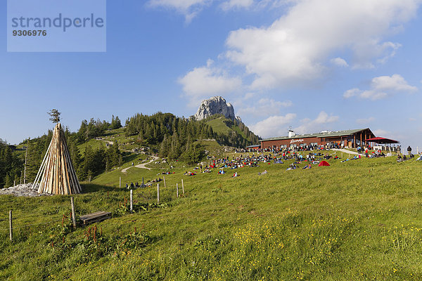 Holzstoß für Sonnwendfeuer  Kampenwand mit Sonnenalm  Aschau im Chiemgau  Chiemgauer Alpen  Oberbayern  Bayern  Deutschland