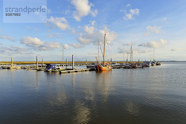 Boote im Hafen des Segelclubs  Spiekeroog  Ostfriesland  Niedersachsen  Deutschland