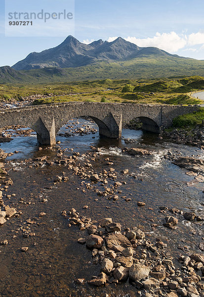 Sligachan Brücke mit dem Berg Sgurr nan Gillean der Cuillin Range  Isle of Skye  Schottland  Großbritannien